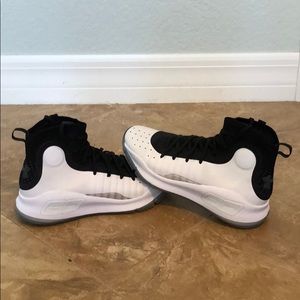 Under Armor Curry 4 Black and White color way